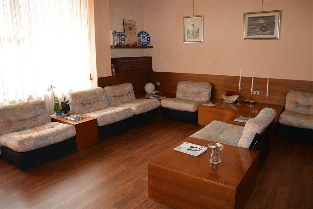 Hotel Salieri Леньяго Экстерьер фото