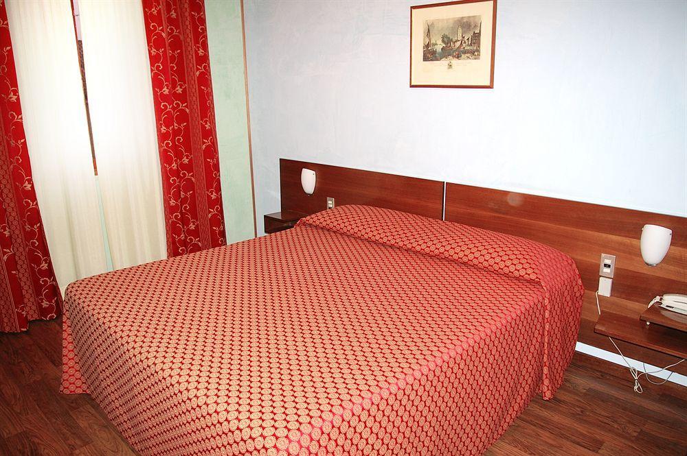 Hotel Salieri Леньяго Экстерьер фото