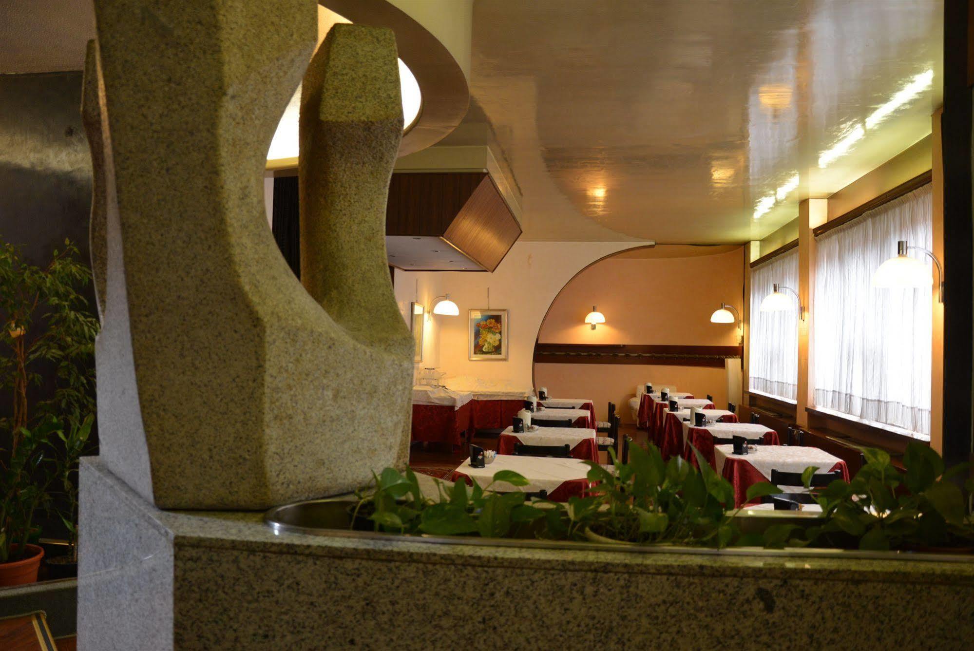 Hotel Salieri Леньяго Экстерьер фото
