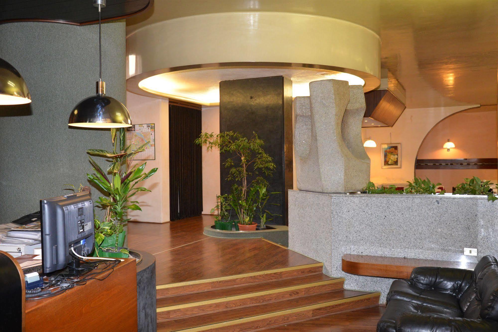 Hotel Salieri Леньяго Экстерьер фото