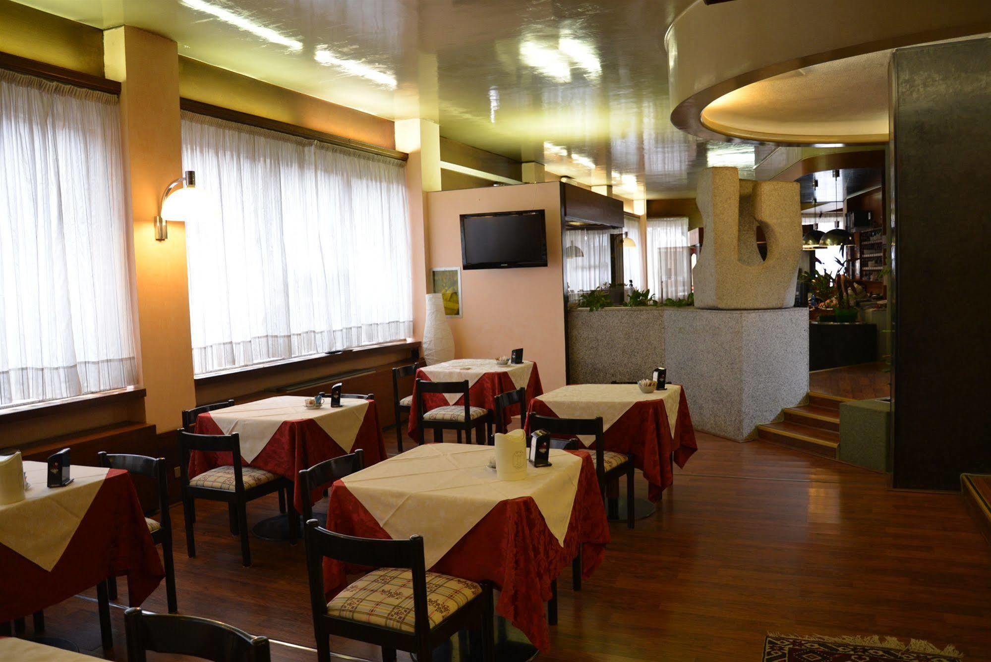 Hotel Salieri Леньяго Экстерьер фото