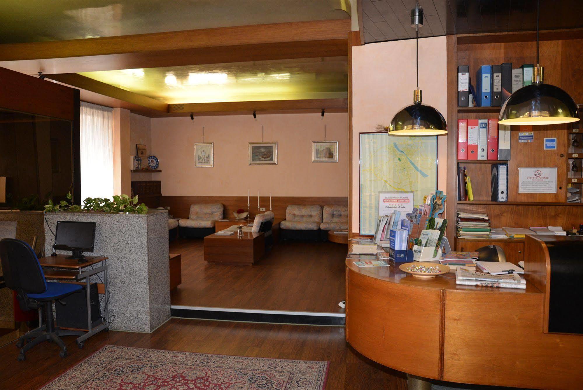 Hotel Salieri Леньяго Экстерьер фото