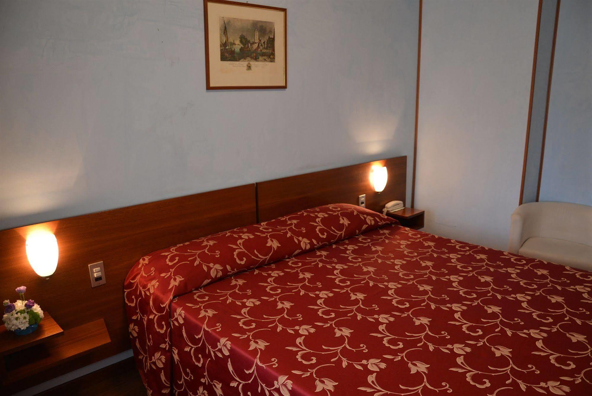Hotel Salieri Леньяго Экстерьер фото